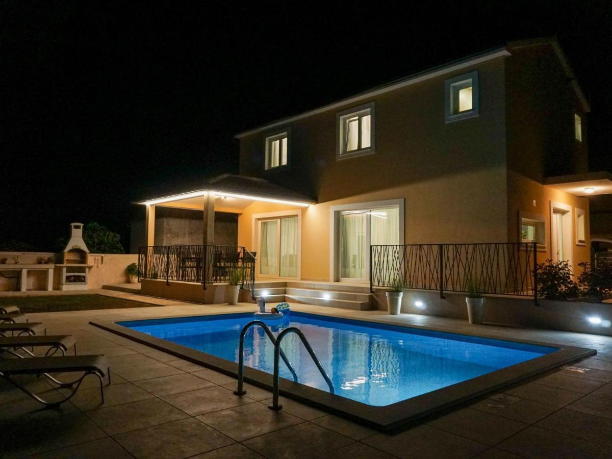 Holiday Home Villa Dora By Interhome Пула Экстерьер фото