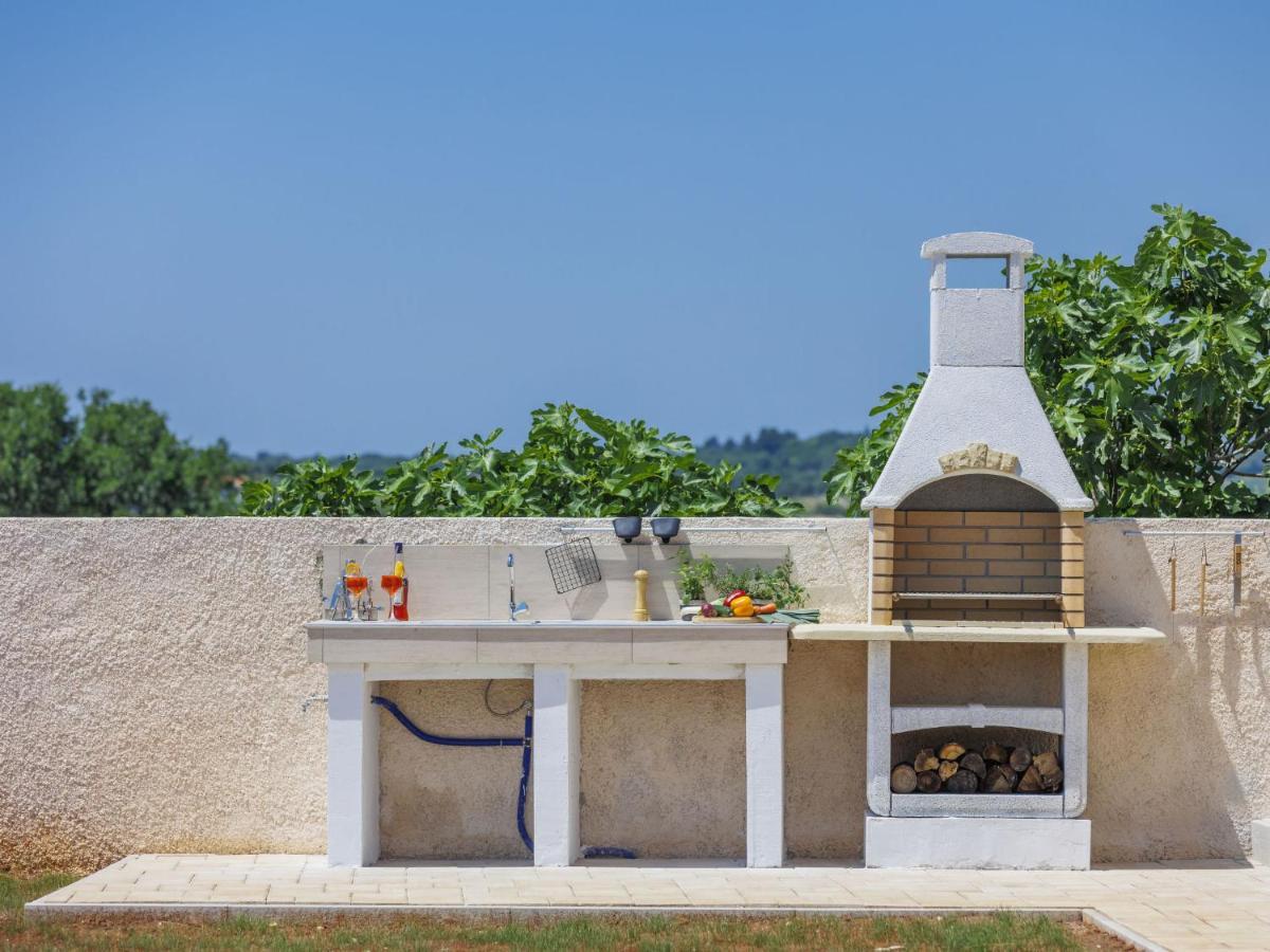 Holiday Home Villa Dora By Interhome Пула Экстерьер фото